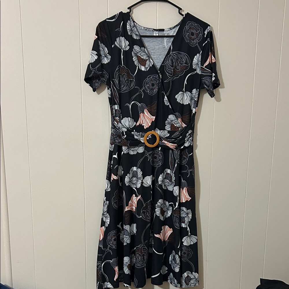 Chic Floral Wrap Midi Dress